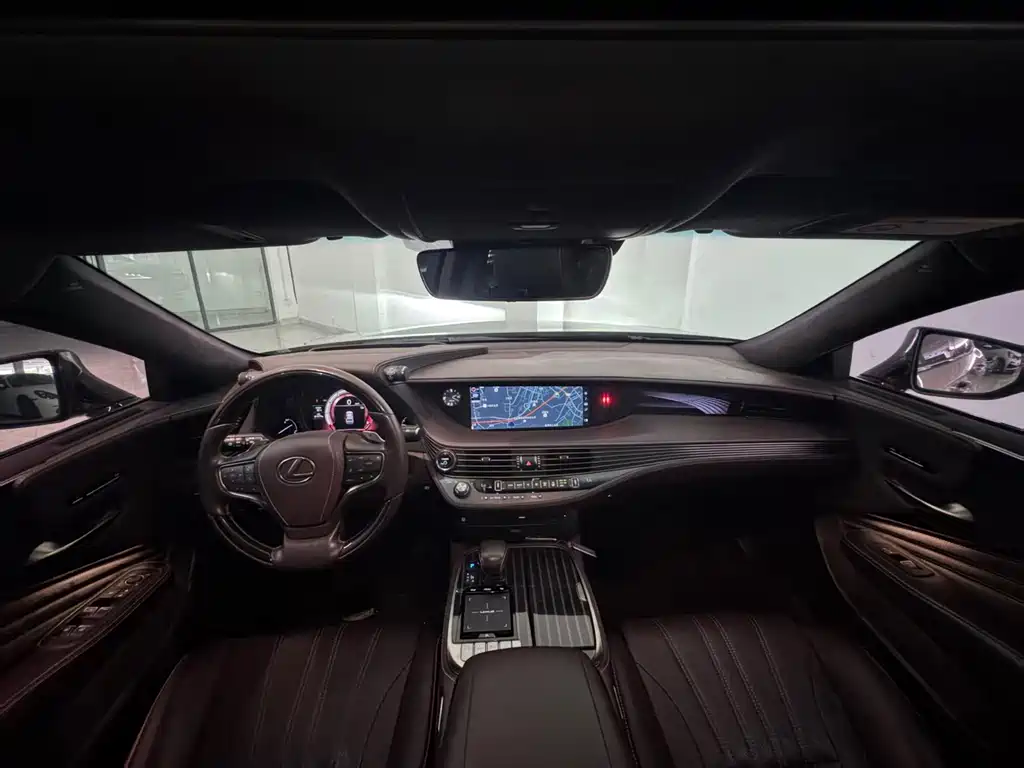Lexus LS — миниатюра 5