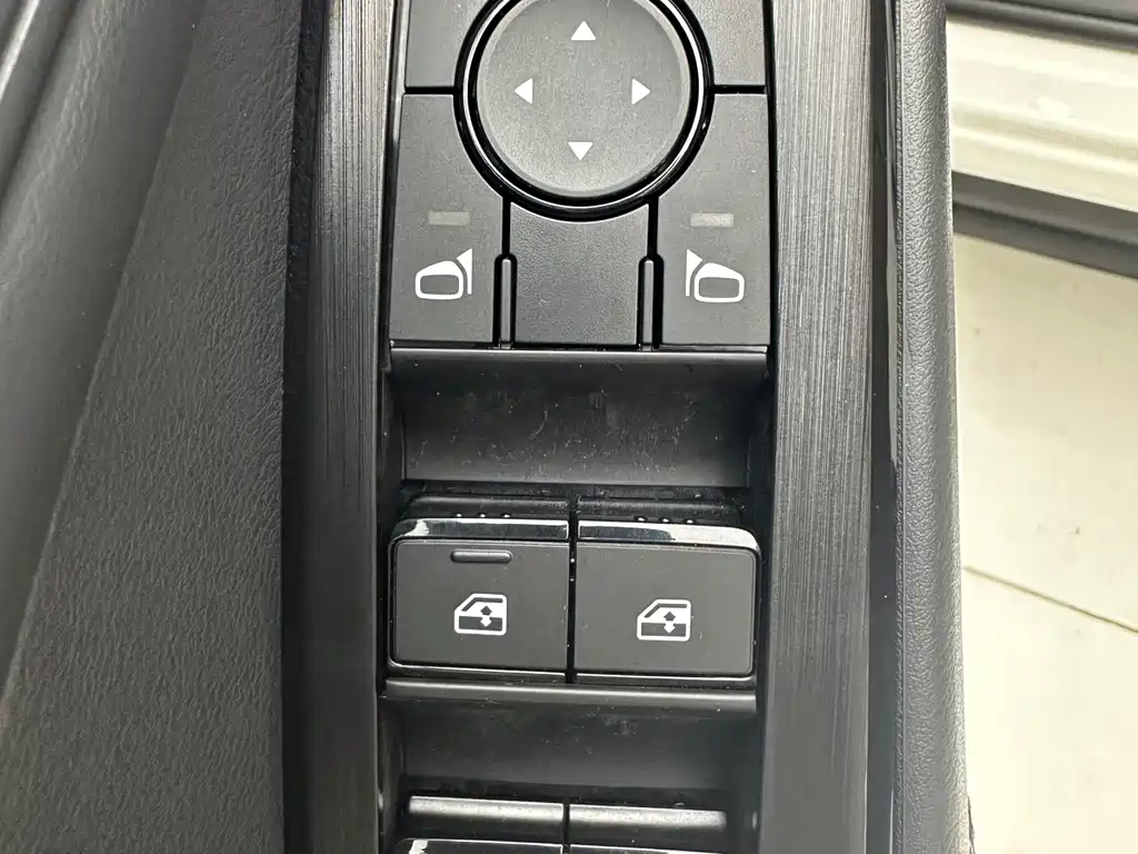 Nissan Qashqai — миниатюра 10