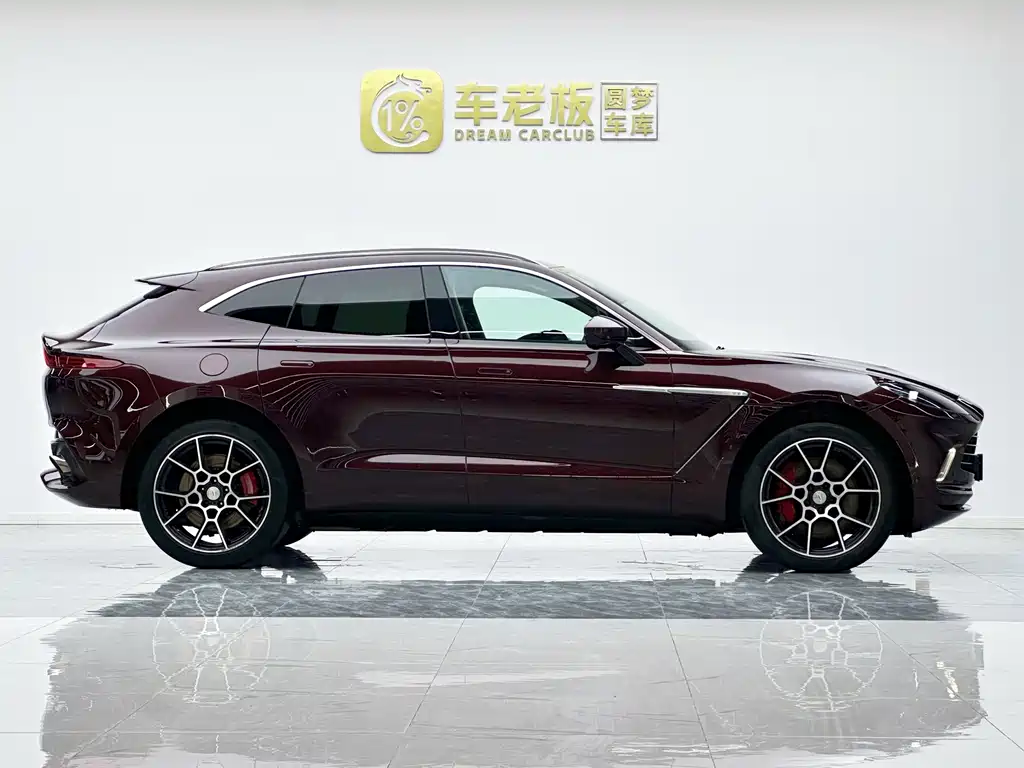 Aston Martin DBX — миниатюра 7