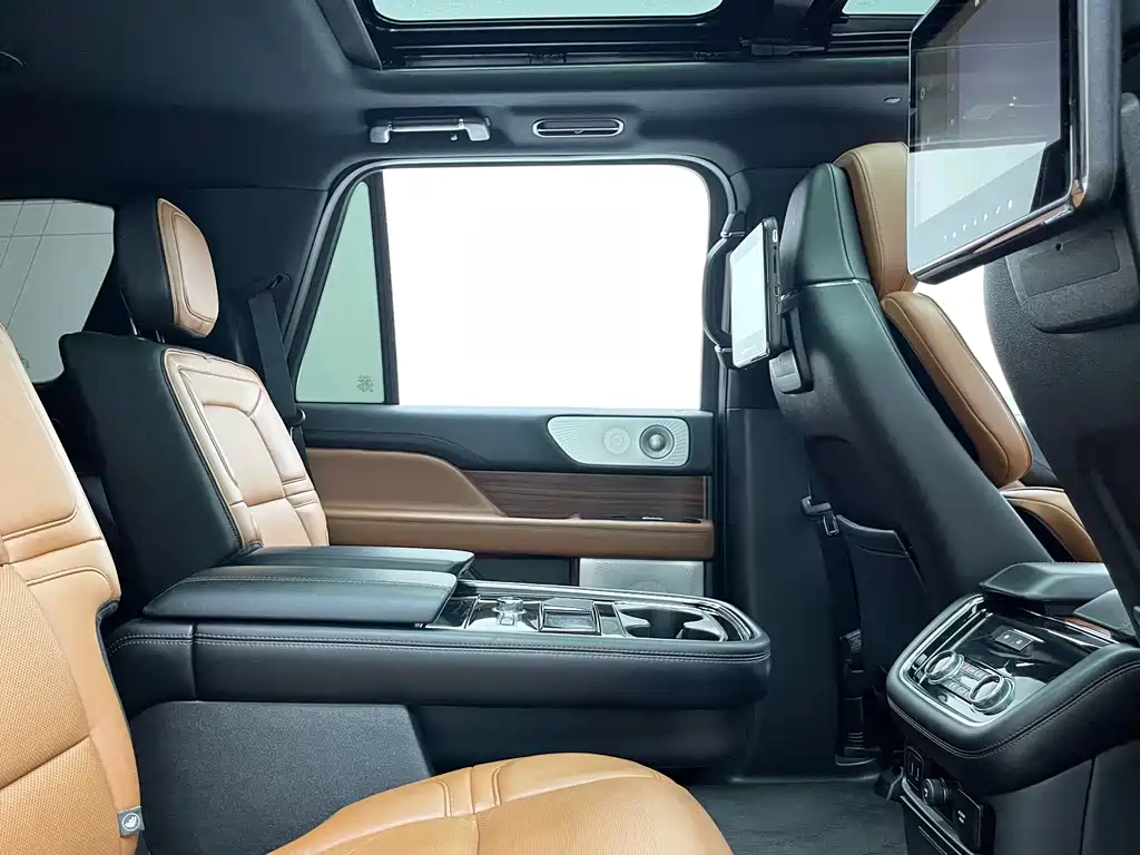 Lincoln Navigator — миниатюра 9