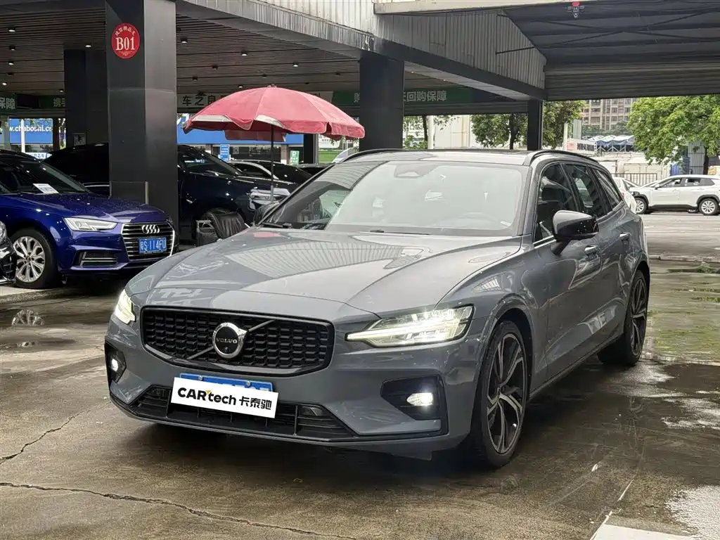 Volvo V60 2023 B5 Sport