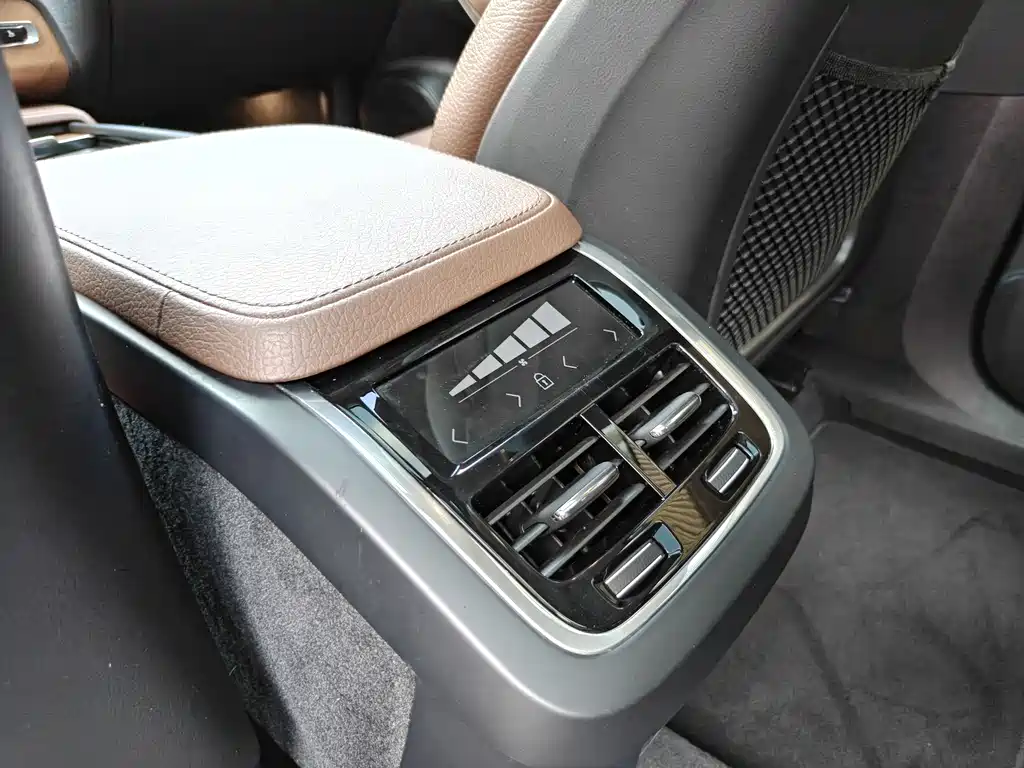 Volvo XC90 2020 T6 Luxury 7 мест
