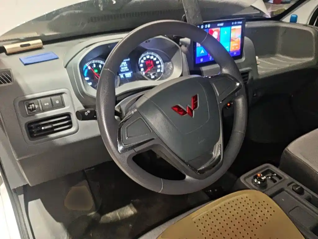 Wuling Yangguang — миниатюра 3