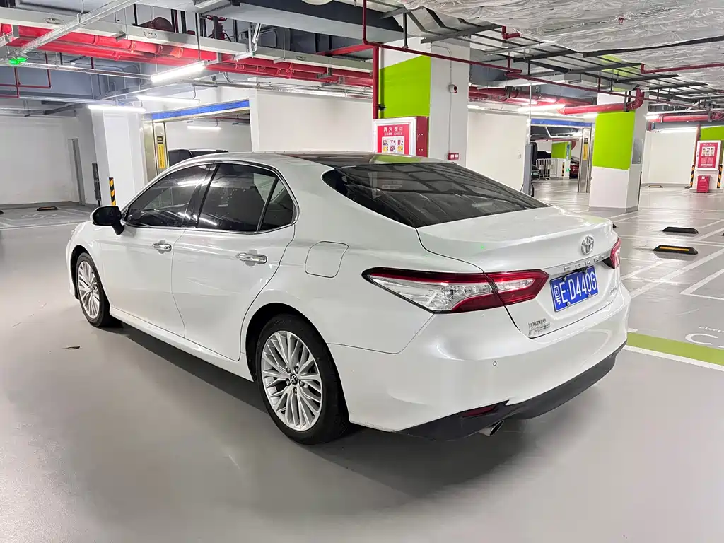 Toyota Camry — миниатюра 5