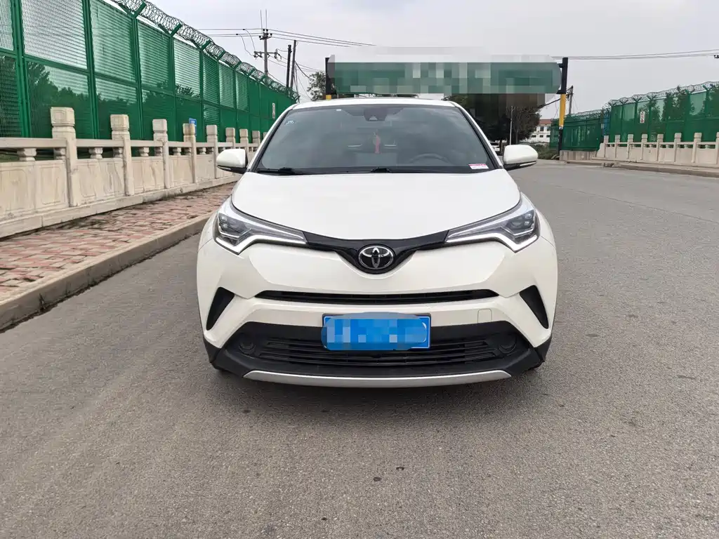 Купить Toyota IZOA
