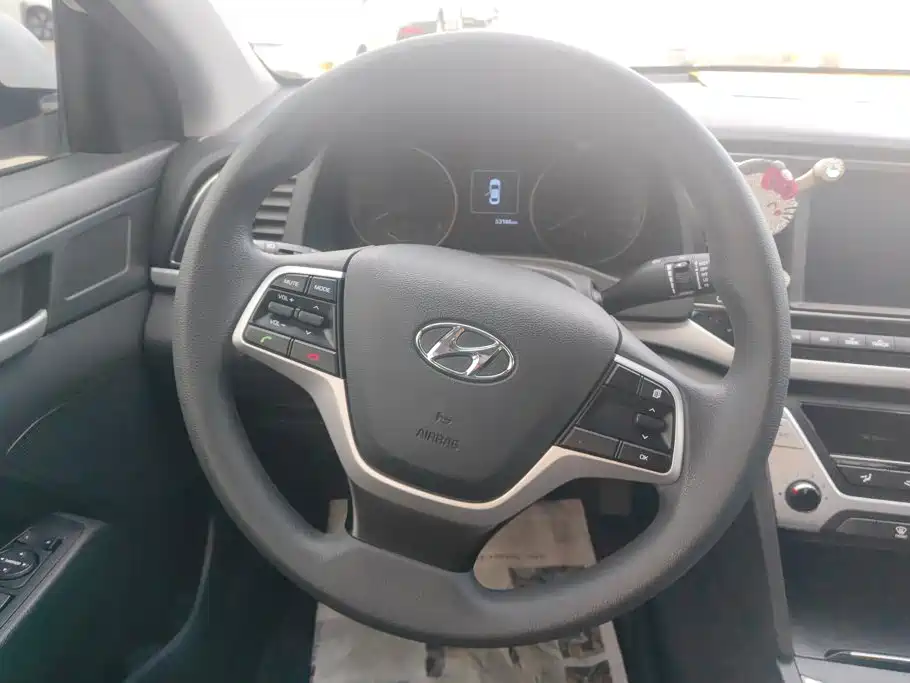 Hyundai Elantra — миниатюра 15