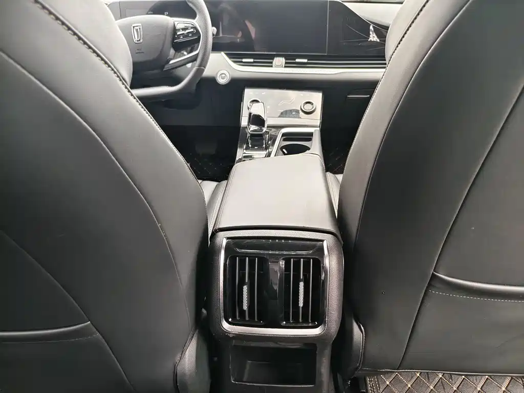 Bestune B70 2023 1.5T AT 70