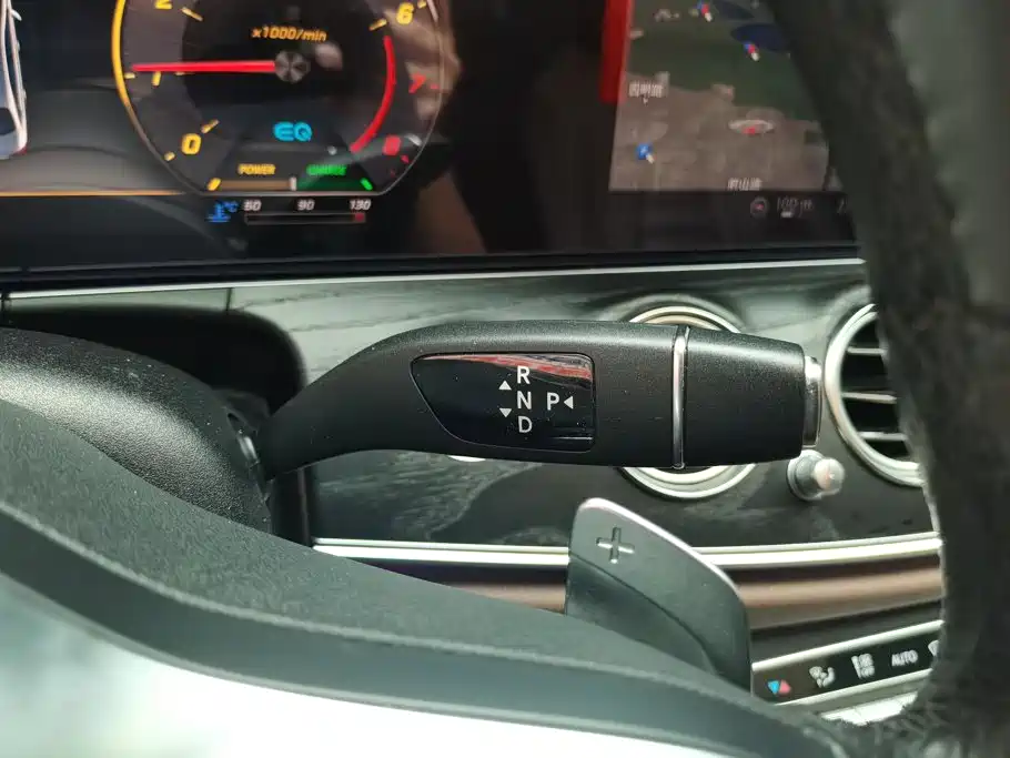 Mercedes-Benz E-Class — миниатюра 16