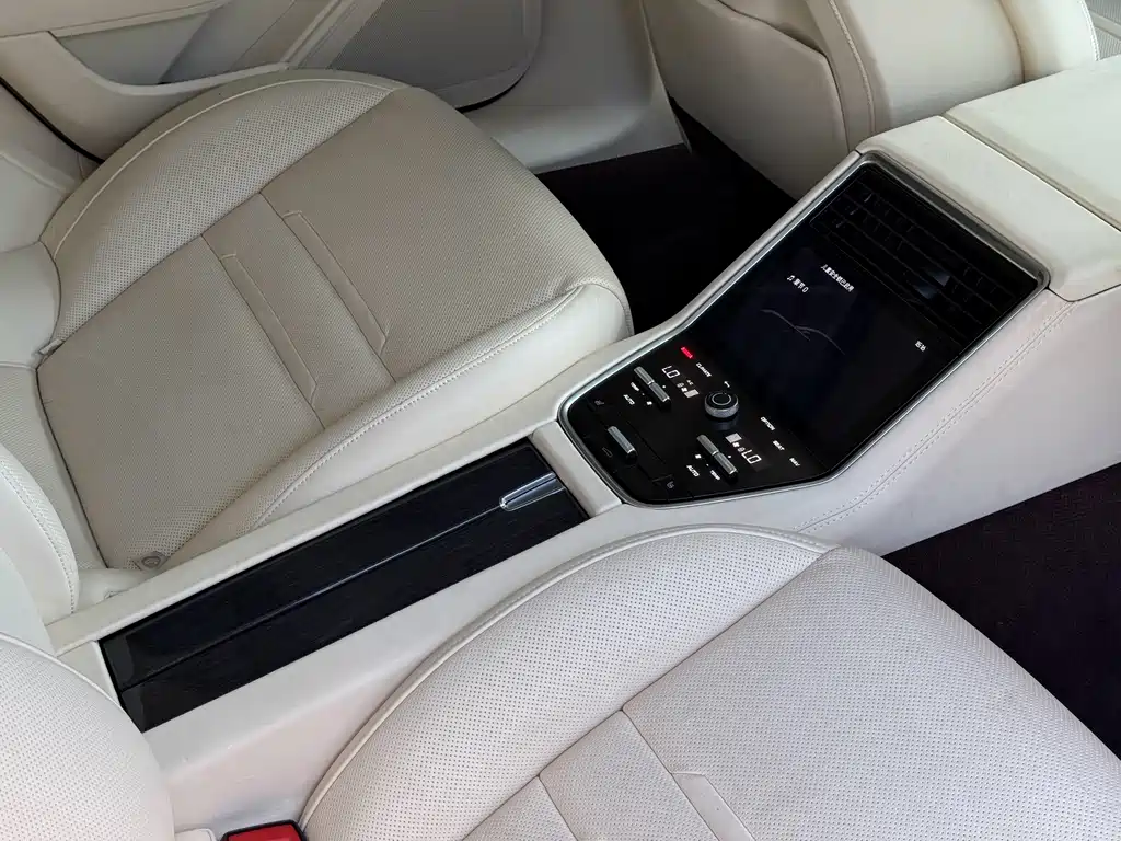 Porsche Panamera Hybrid — миниатюра 20