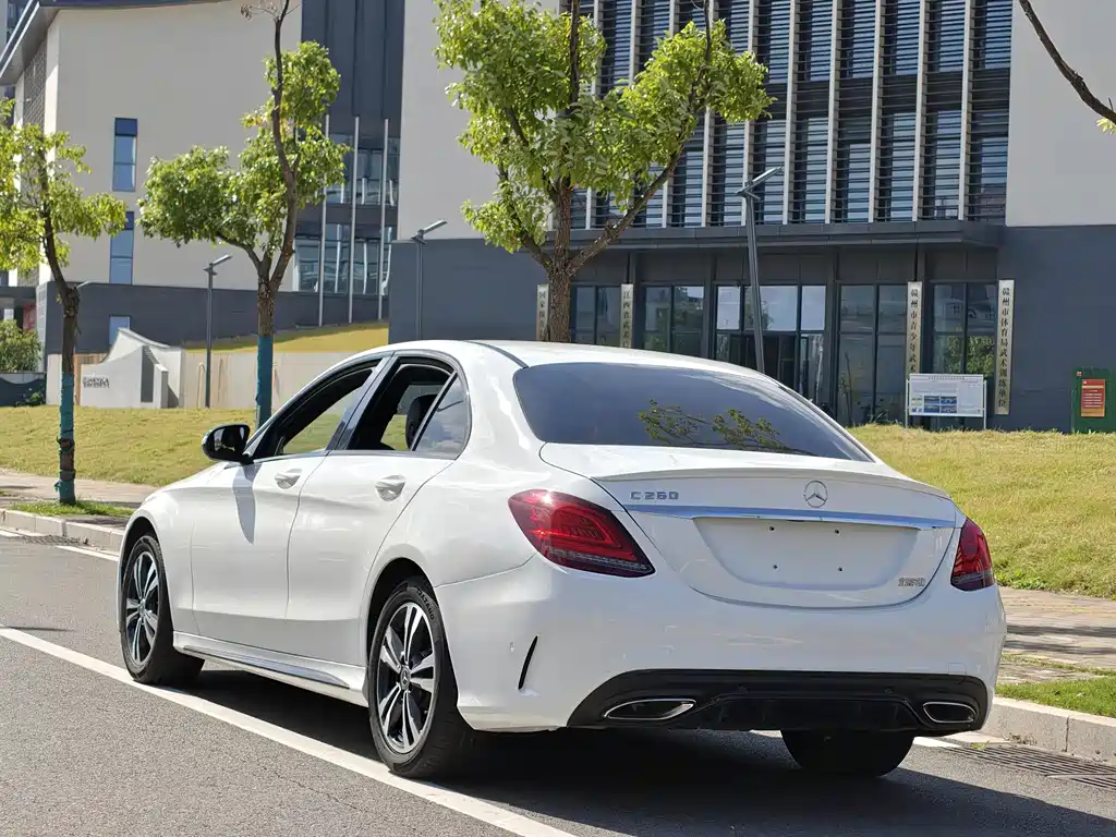 Mercedes-Benz C-Class — миниатюра 5