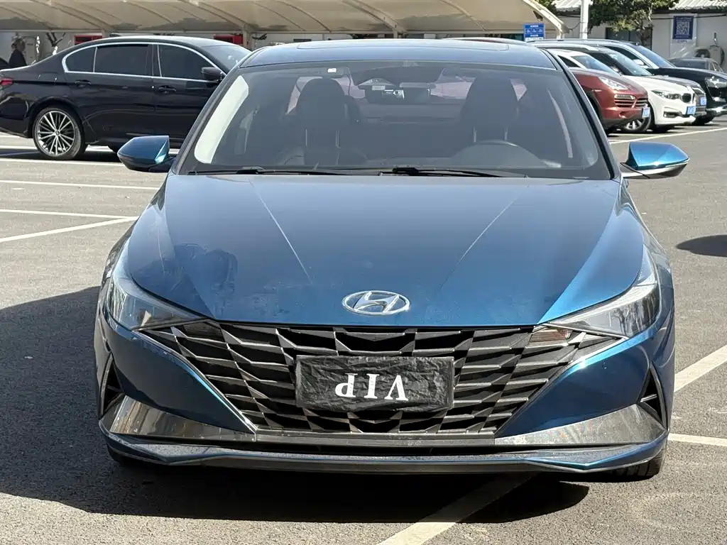 HYUNDAI ELANTRA