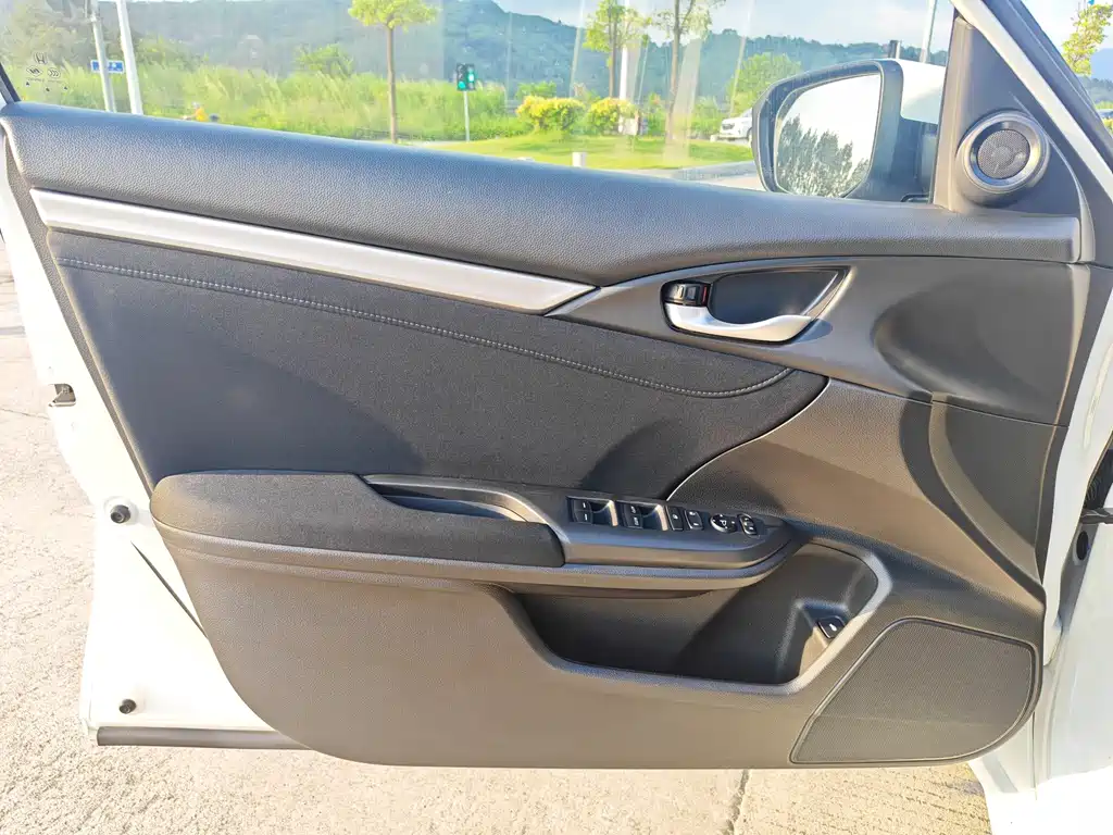 Honda Civic — миниатюра 8