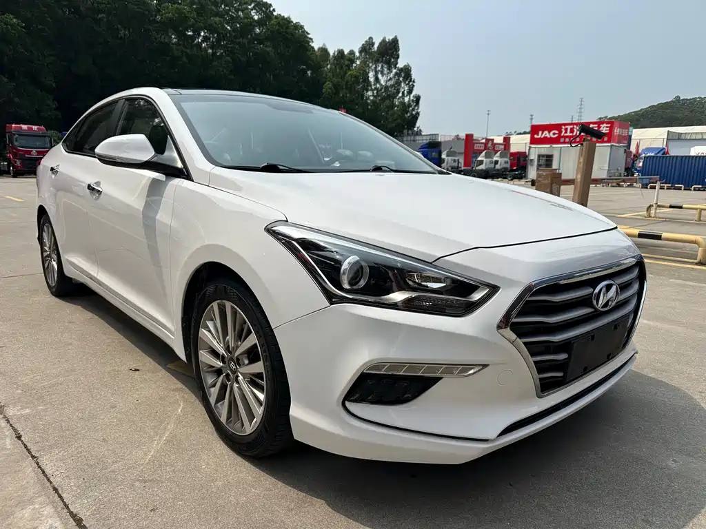 Hyundai Mistra 2017 1.8L AT GLS V