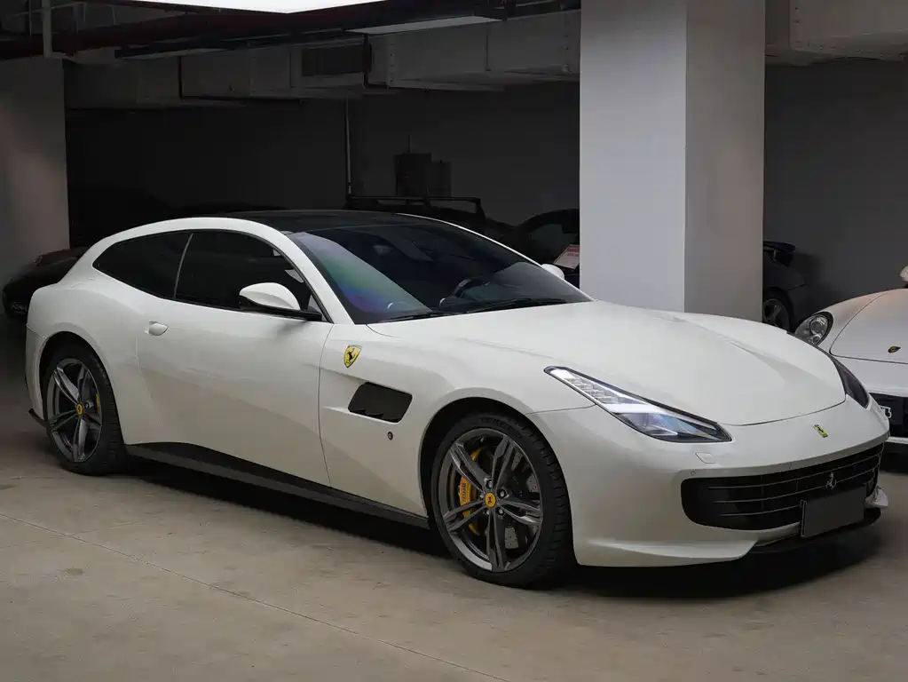 FERRARI GTC4LUSSO