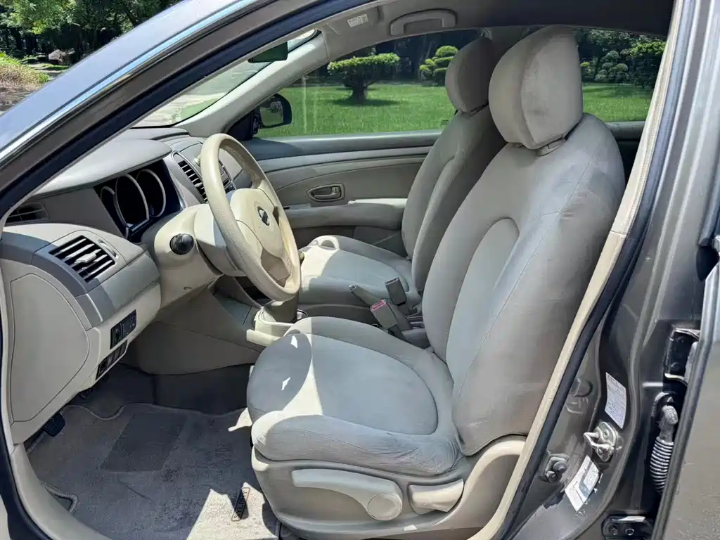 Nissan Sylphy 2012 1.6XE MT Comfort