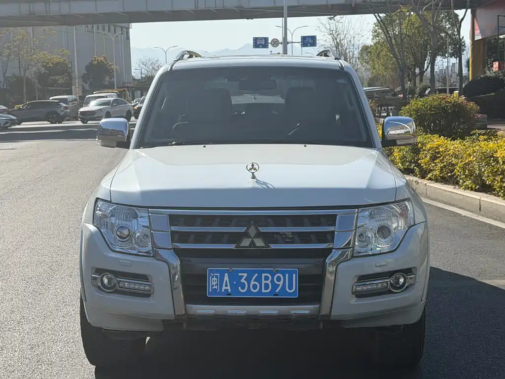 Mitsubishi Pajero (Import) 2018