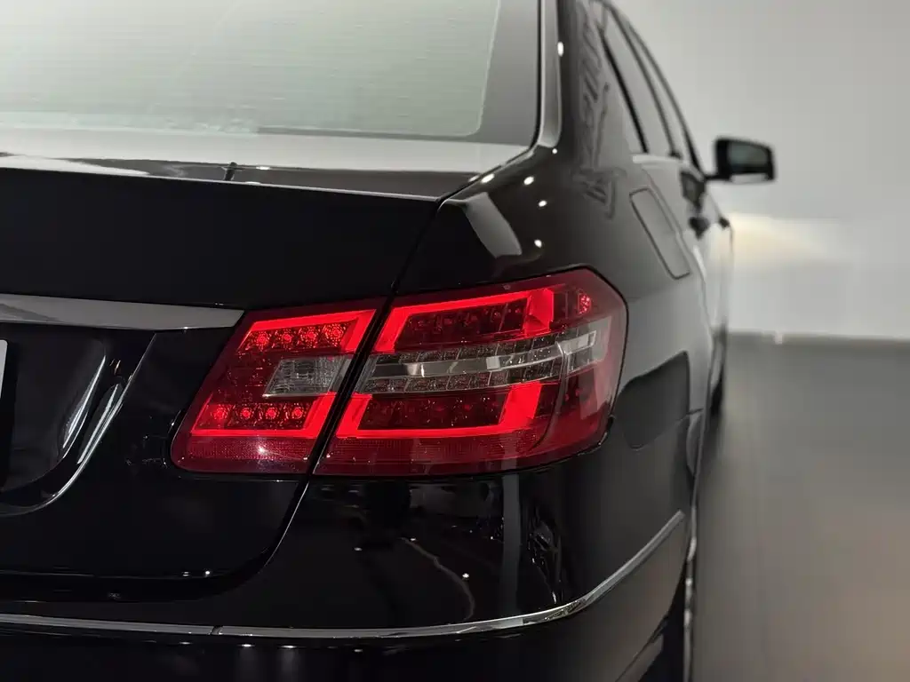 Mercedes-Benz E-Class (Import) — миниатюра 26