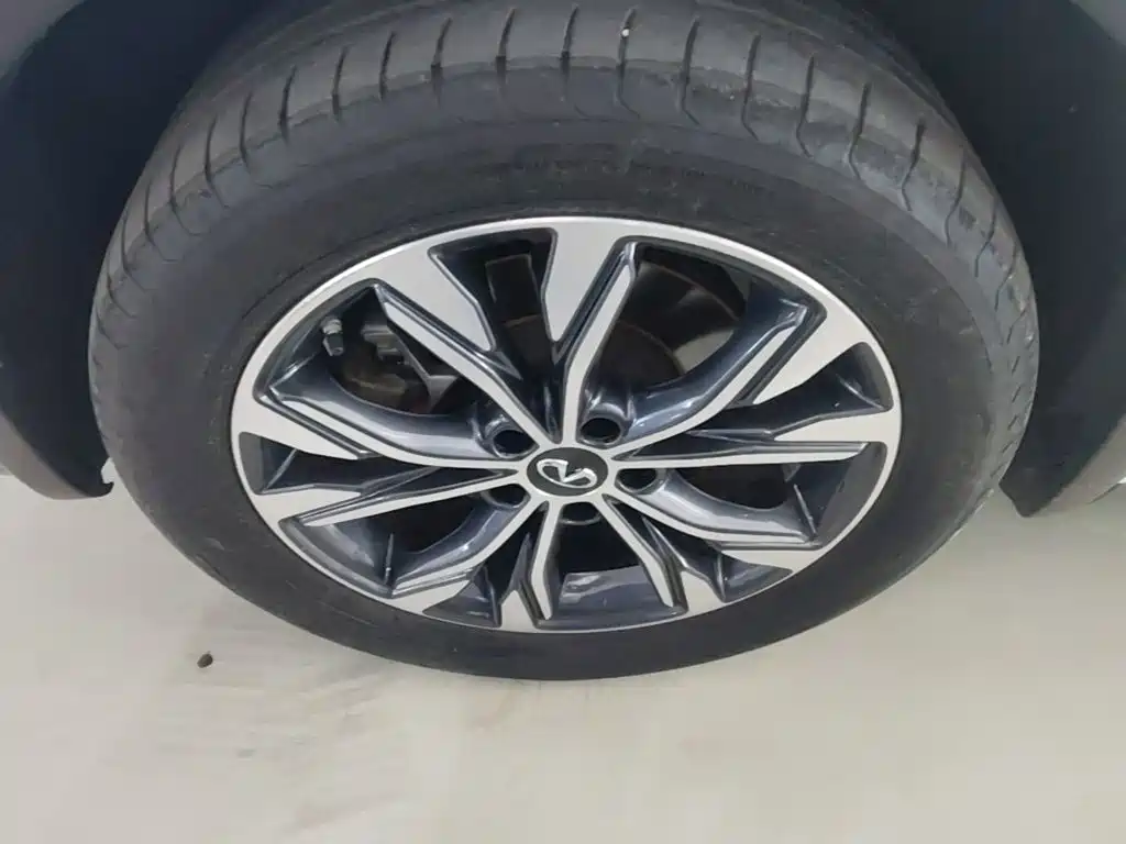 Infiniti QX30 — миниатюра 23