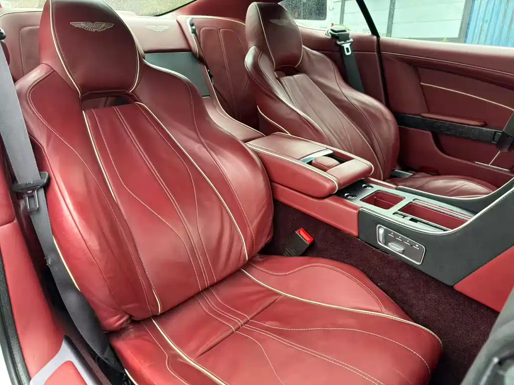 Aston Martin DB9 — миниатюра 6
