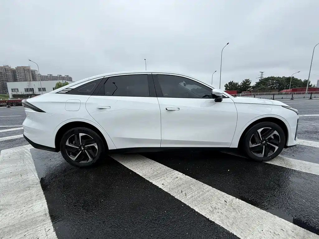 Geely Galaxy Galaxy L6 L6 2024 125km PLUS
