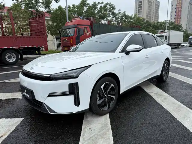 2025 Geely Galaxy L6