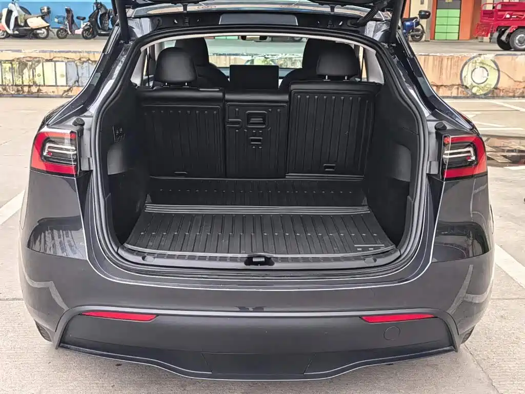Tesla Model Y — миниатюра 14