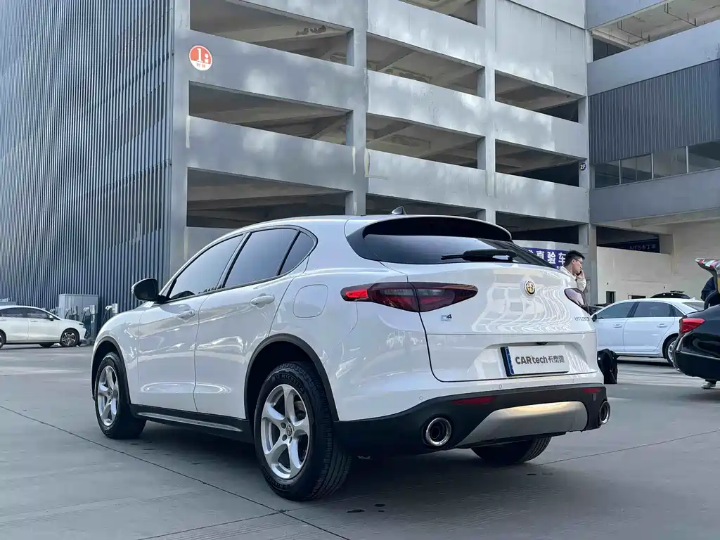 Alfa Romeo Stelvio 2017 2.0T 200HP Elite