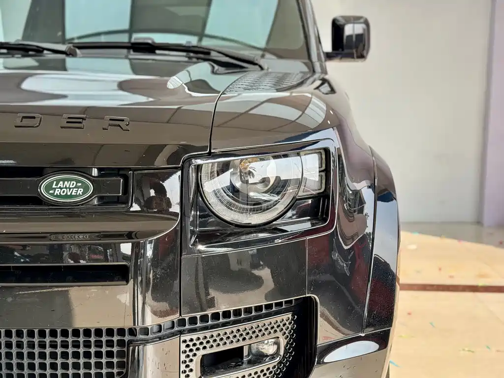 LAND ROVER DEFENDER