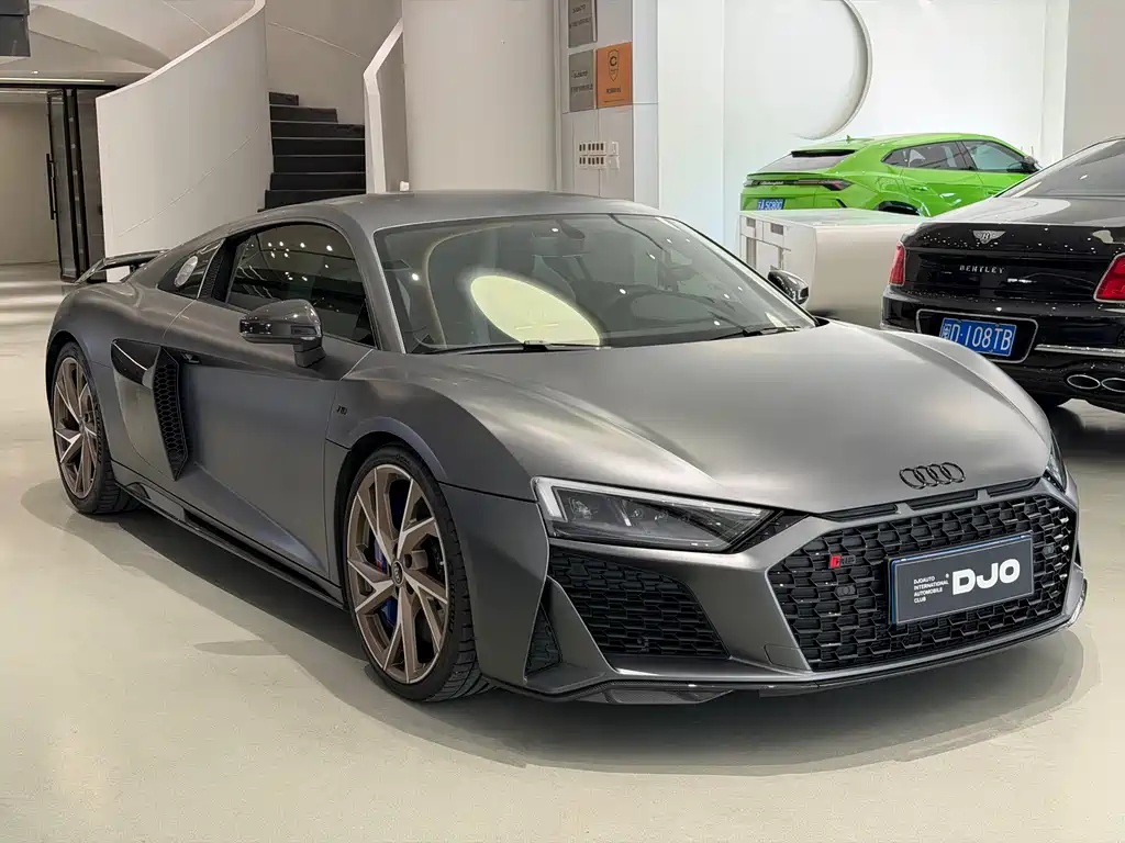 AUDI R8