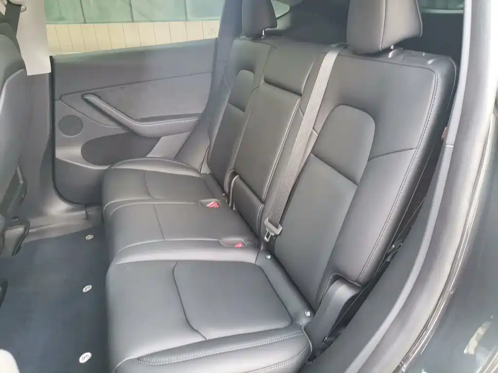 Tesla Model Y — миниатюра 18