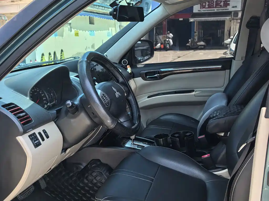 Mitsubishi Pajero Sport — миниатюра 5