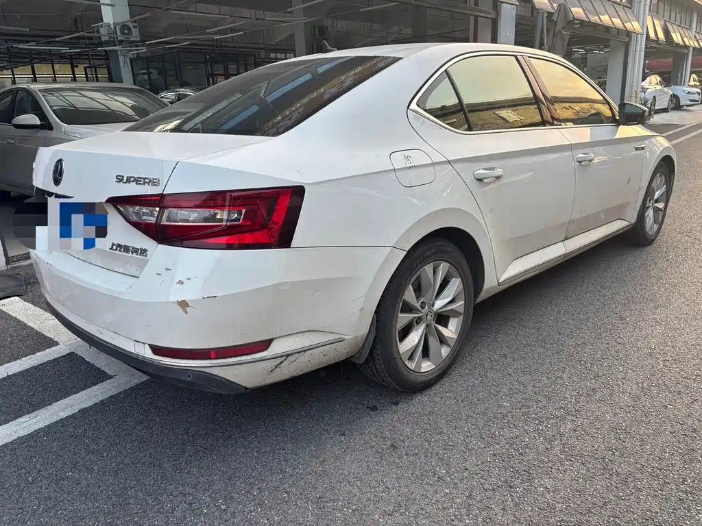 Skoda Superb — миниатюра 7