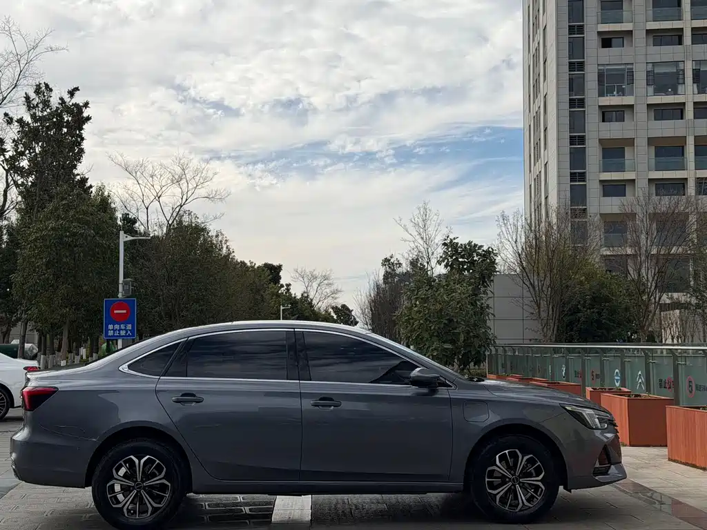 ROEWE I6 MAX NEW ENERGY