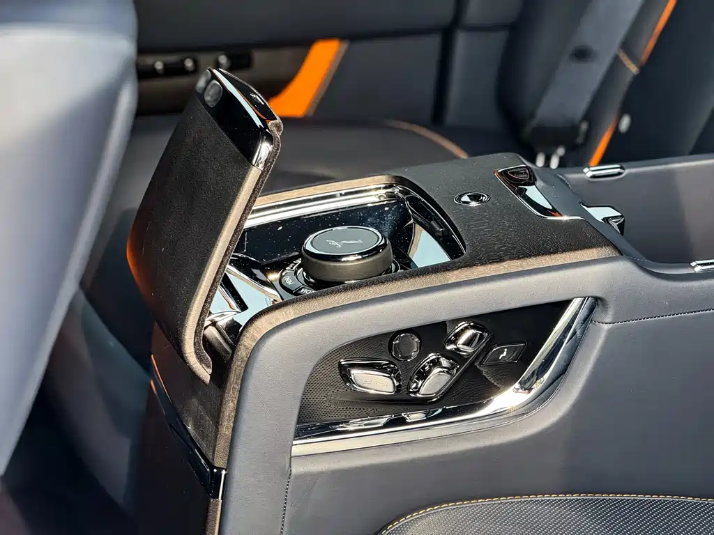 Rolls-Royce Cullinan 2024 мест