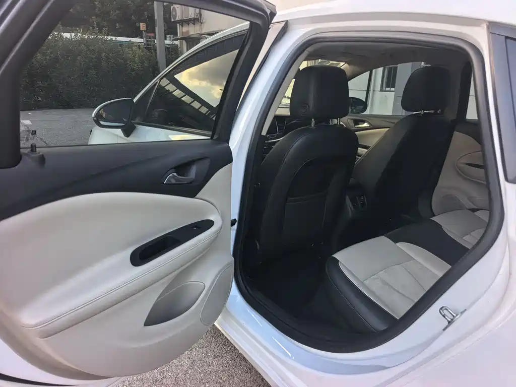 Buick Verano — миниатюра 13