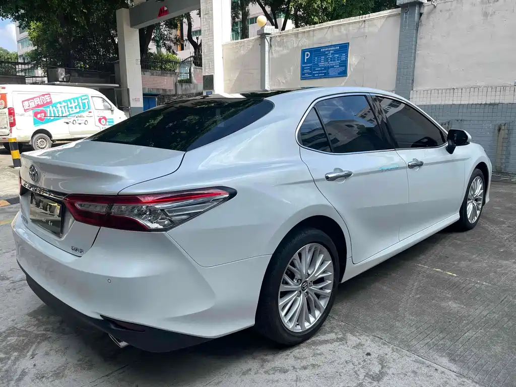TOYOTA CAMRY