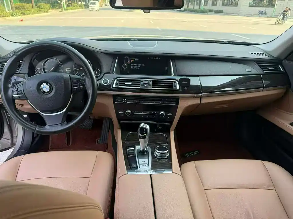 BMW 7 Series 7 2013 730Li Lead