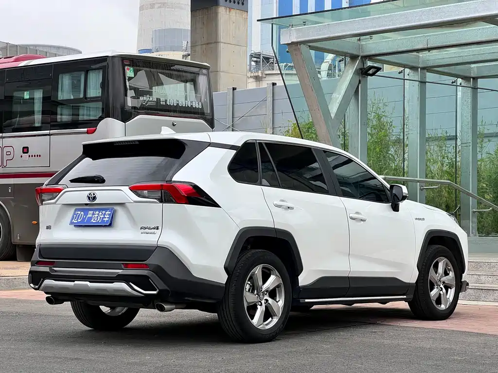 Toyota RAV4 — миниатюра 4