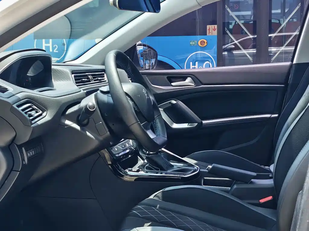 Peugeot 308 — миниатюра 11