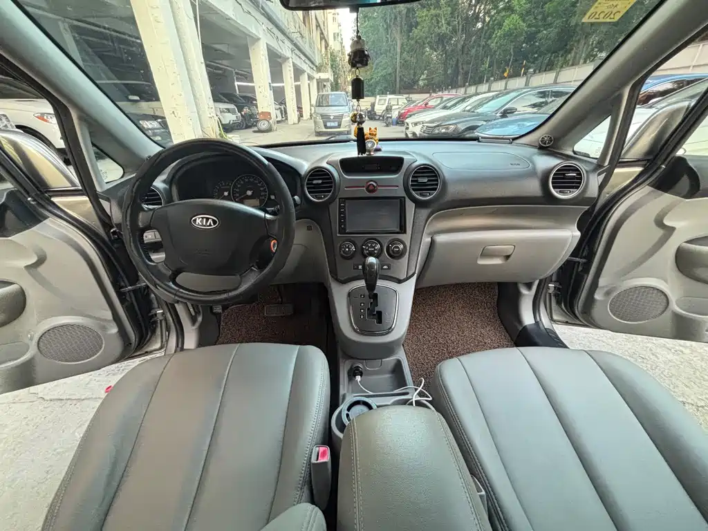 Kia Carens — миниатюра 10