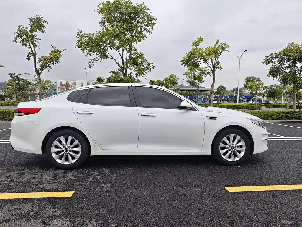 Kia K5 2016 2.0L AT GLS