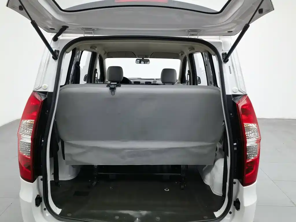 Wuling Hongguang — миниатюра 16