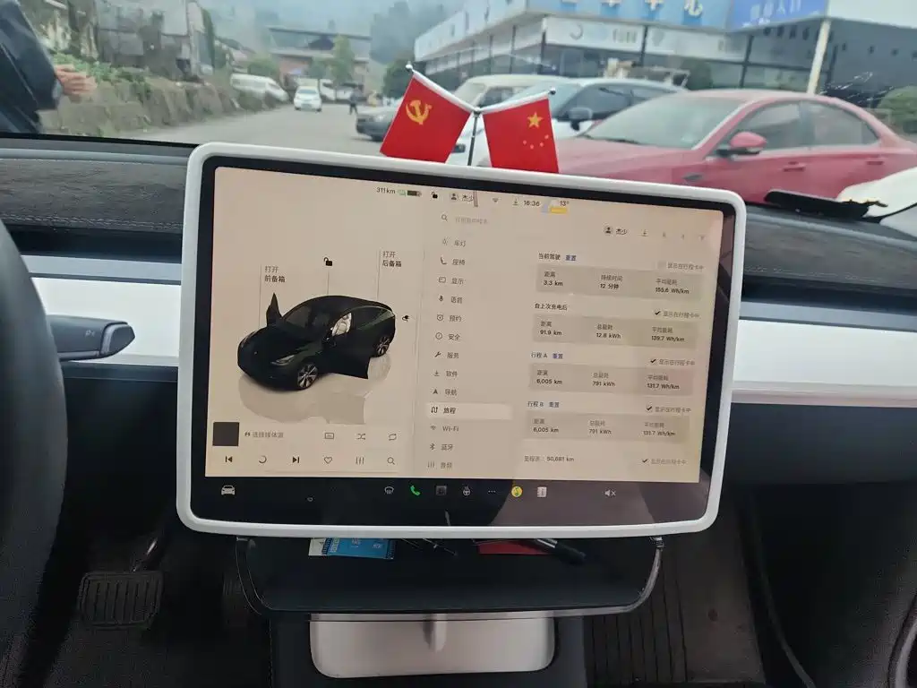 Tesla Model Y — миниатюра 8