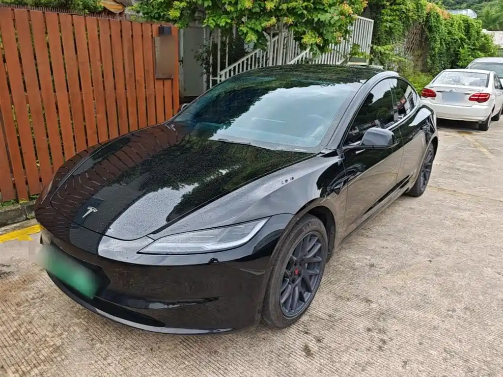 Tesla Model 3 2024