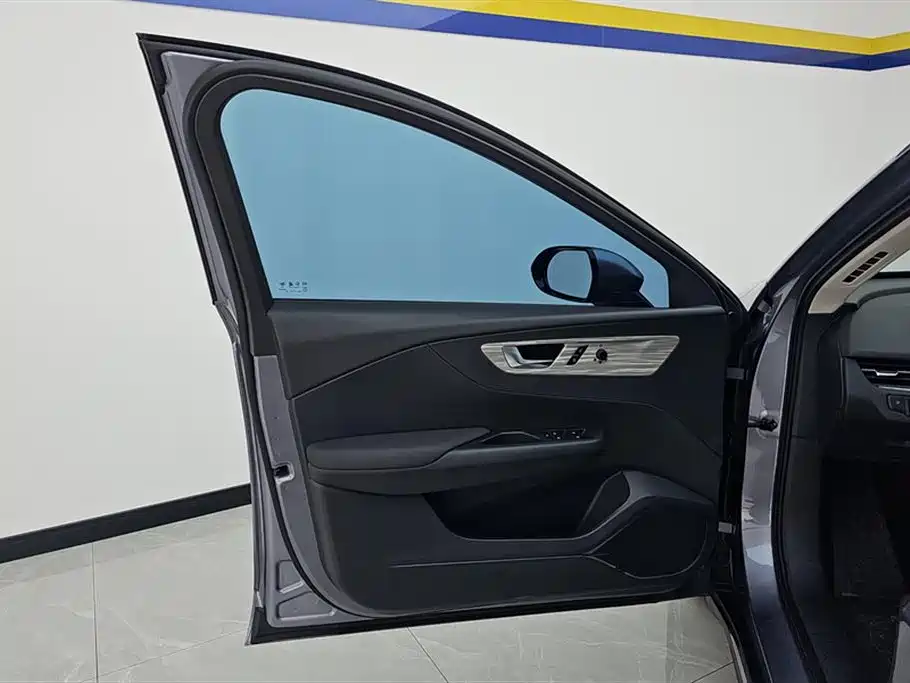 Hongqi E-QM5 2023 560km PLUS