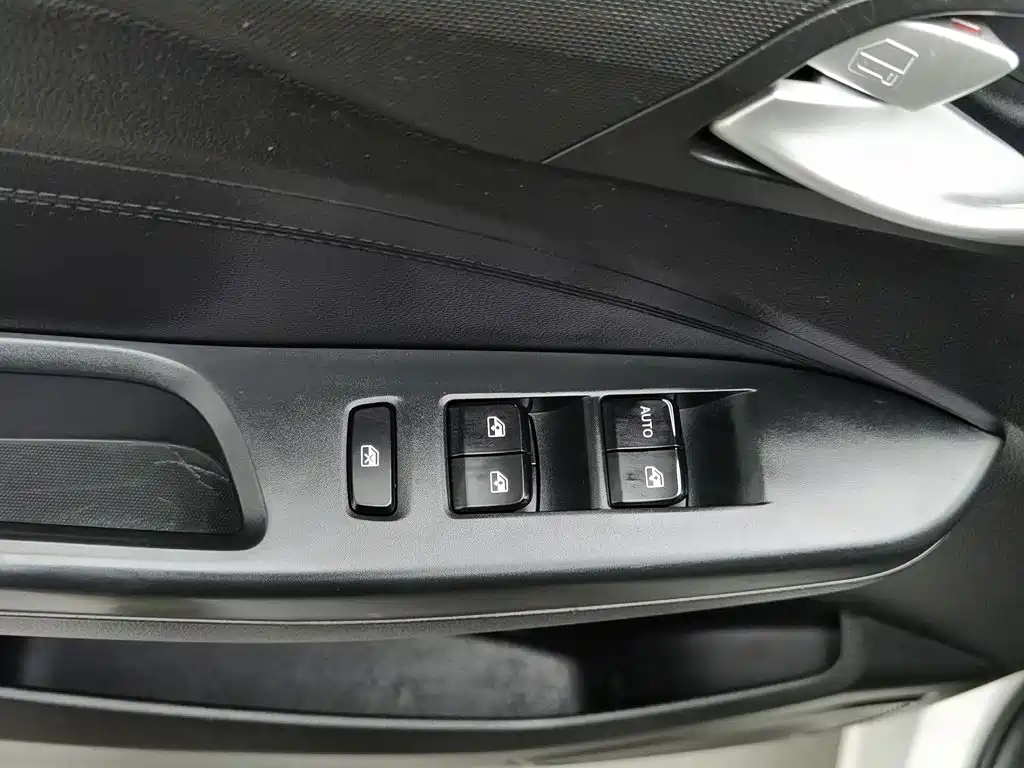 Wuling Hongguang S3 — миниатюра 9