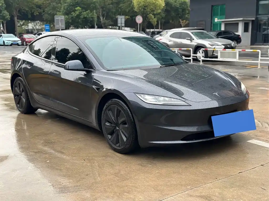 Tesla Model 3 — миниатюра 2