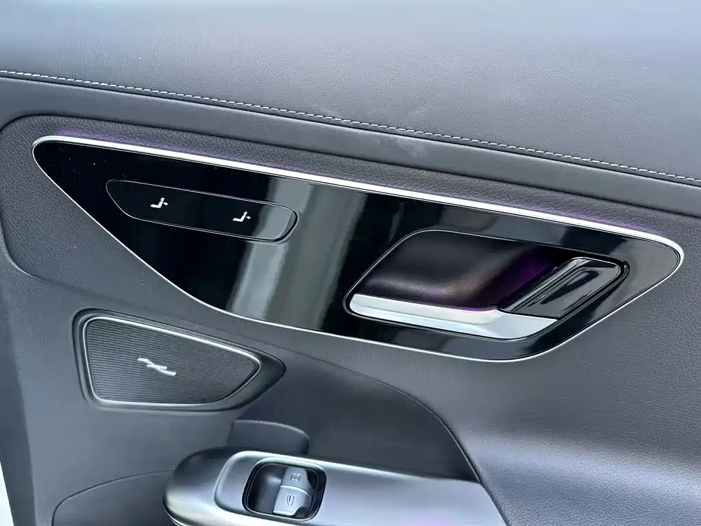 Mercedes-Benz C-Class — миниатюра 32