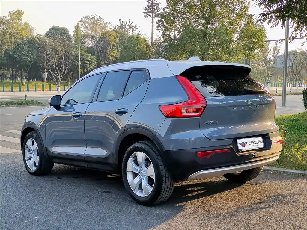 VOLVO XC40