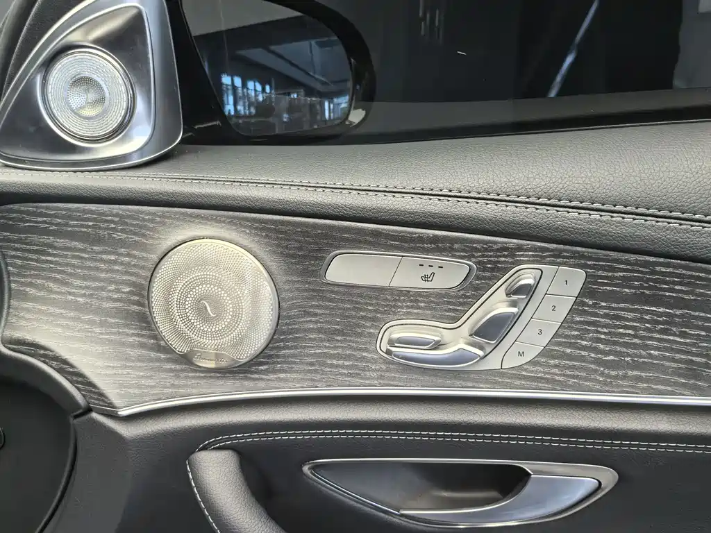 Mercedes-Benz E-Class — миниатюра 11